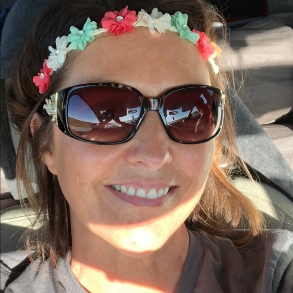 Meet your Posher, Lori - Picture 1 of 1